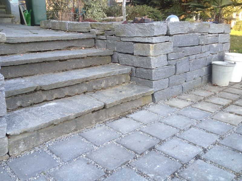 Natursteinmauer - Nafzger Gartenbau AG