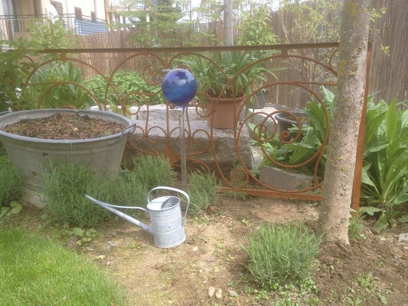 Eisengitter im Garten - Nafzger Gartenbau AG