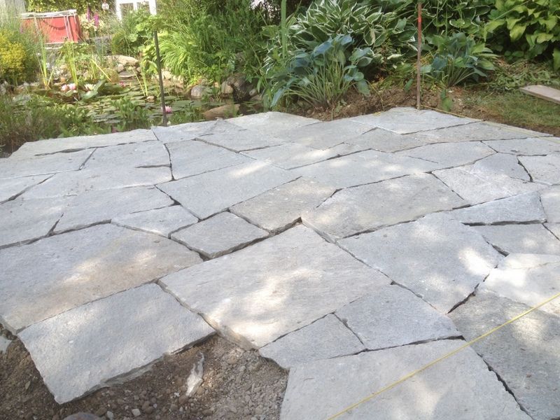 Steinplatten für Sitzplatz - Nafzger Gartenbau AG