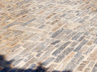 Pavés en schiste brut