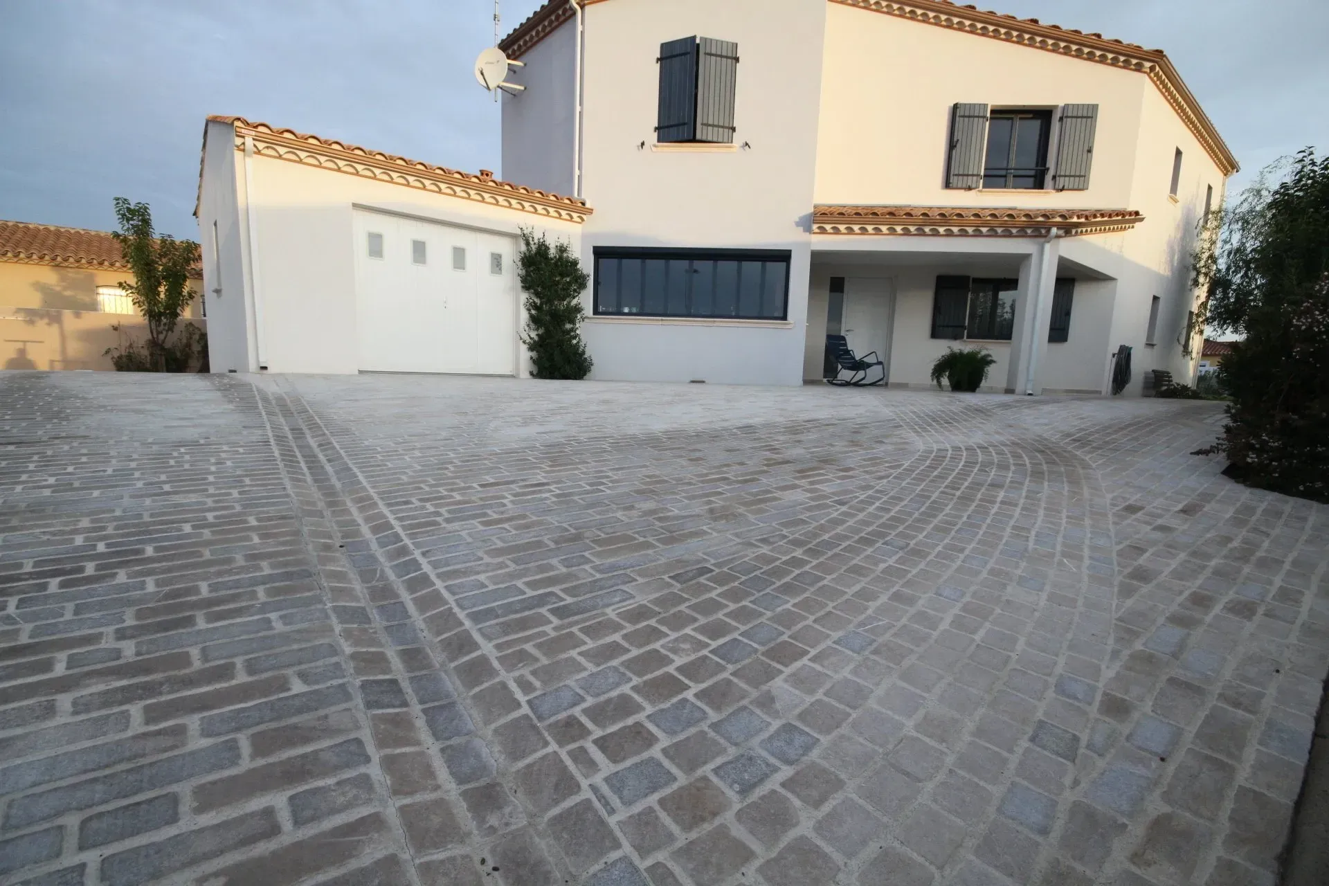 Maison avec pavage au sol