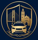 Icono de taxi dorado con puente y catedral dentro de un emblema circular sobre un fondo azul marino.