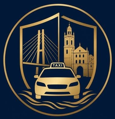 Icono de taxi dorado con puente y catedral dentro de un emblema circular sobre un fondo azul marino.