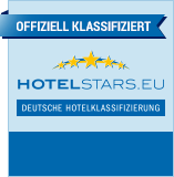 Offizielles deutsches Hotelklassifizierungslogo: Blaues Banner mit Text und fünf goldenen Sternen.