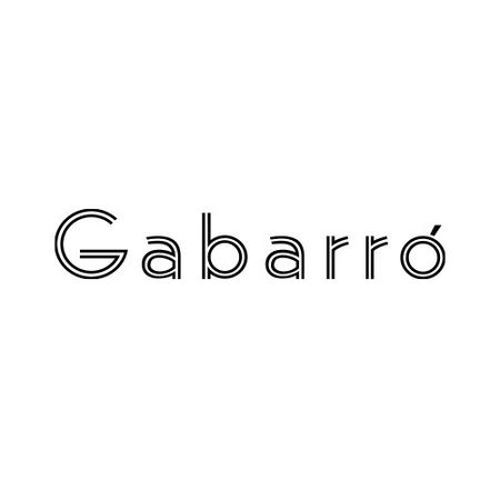 La palabra “Gabarro”, con contorno negro, centrada sobre un fondo blanco.