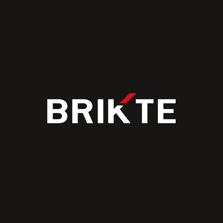 Logotipo de BRUKTE en blanco y rojo sobre fondo negro.