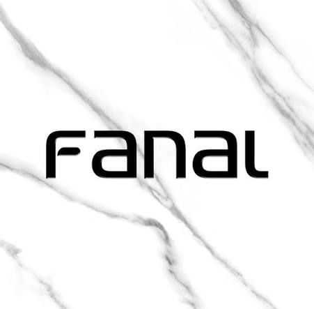 Logotipo de Fanal en negro sobre fondo de mármol blanco.