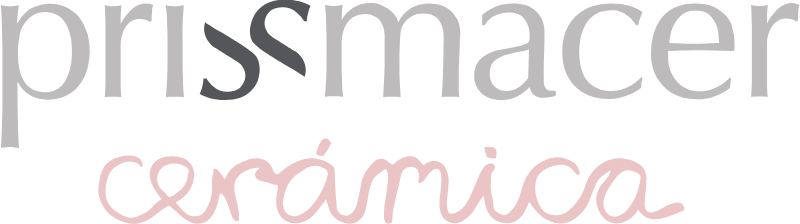 Logotipo con la palabra “prismacer” en gris y el texto “cerâmica” en cursiva rosa sobre un fondo blanco.
