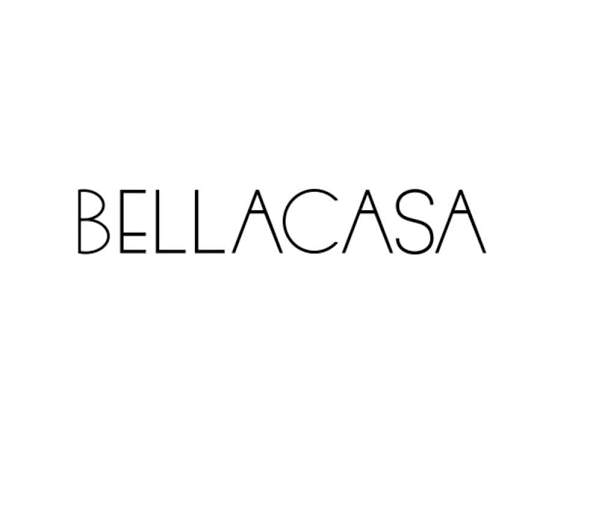 Logotipo estilizado de BELLACASA en negro sobre fondo blanco.