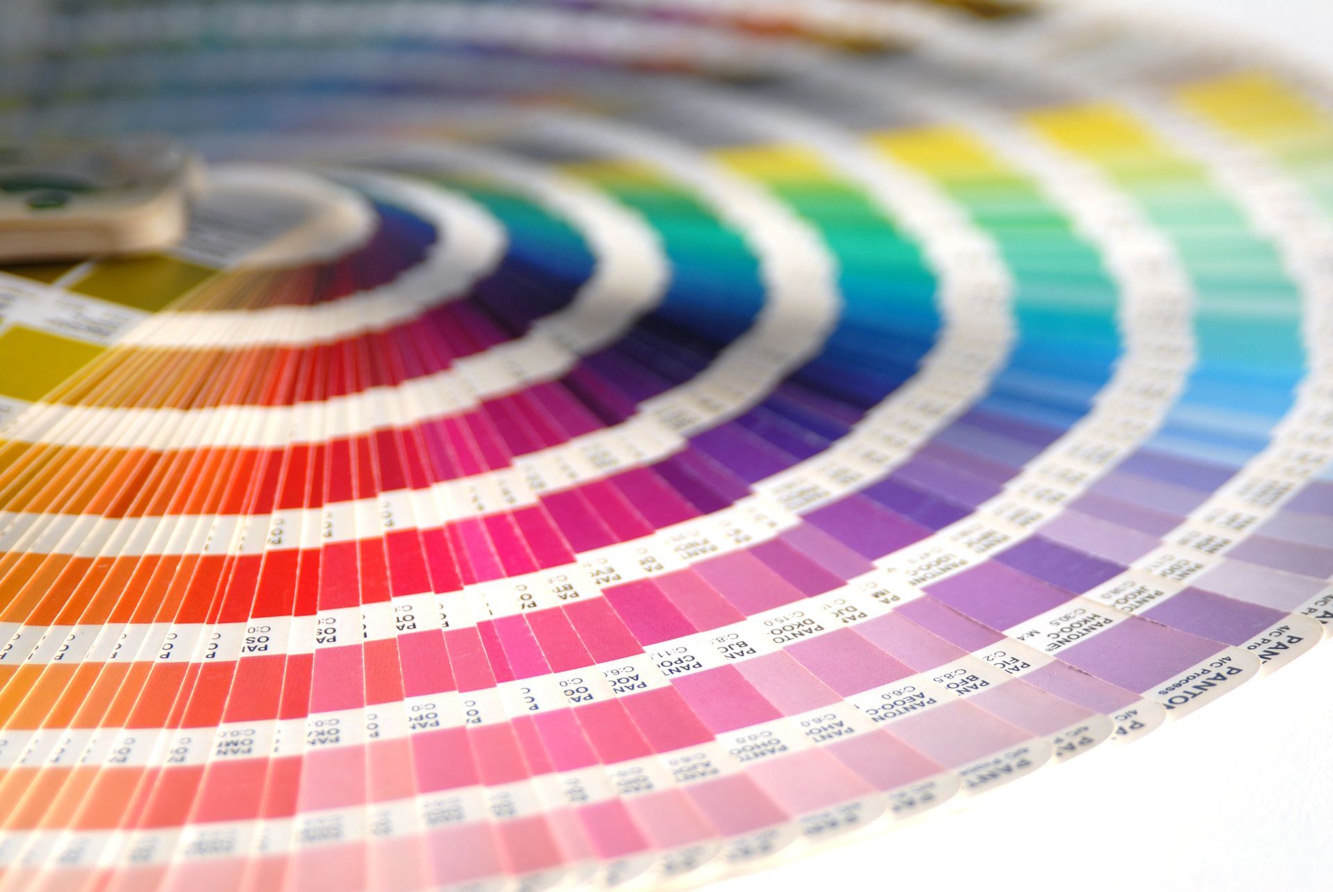 Un nuancier avec des couleurs de peinture