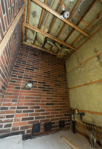 Katon ja seinän eristysvillat paljaima