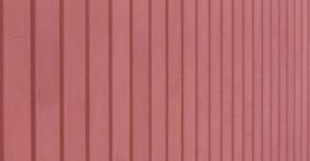 Punainen, puinen lautaseinä