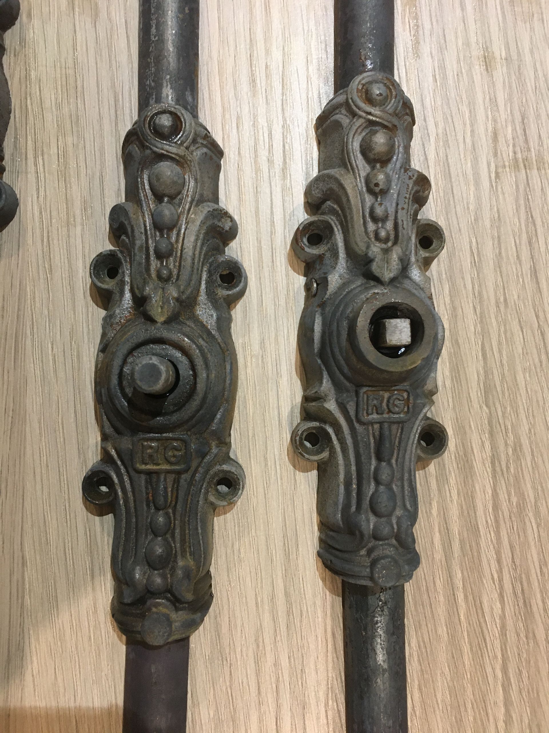 Charnières de volets noires