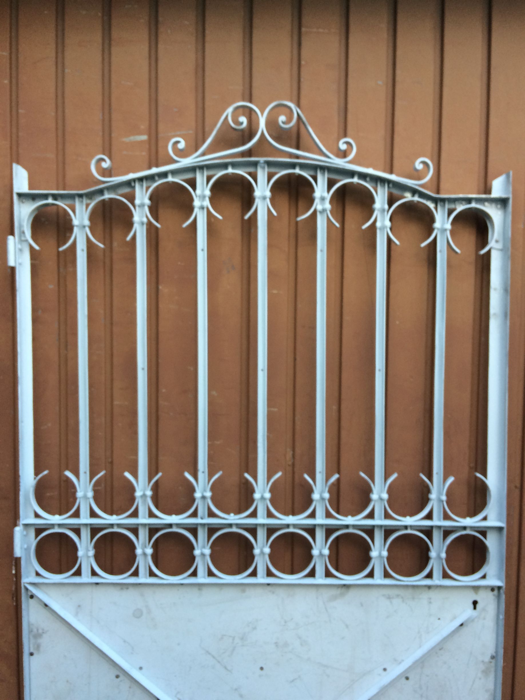 Portillon en fer gris