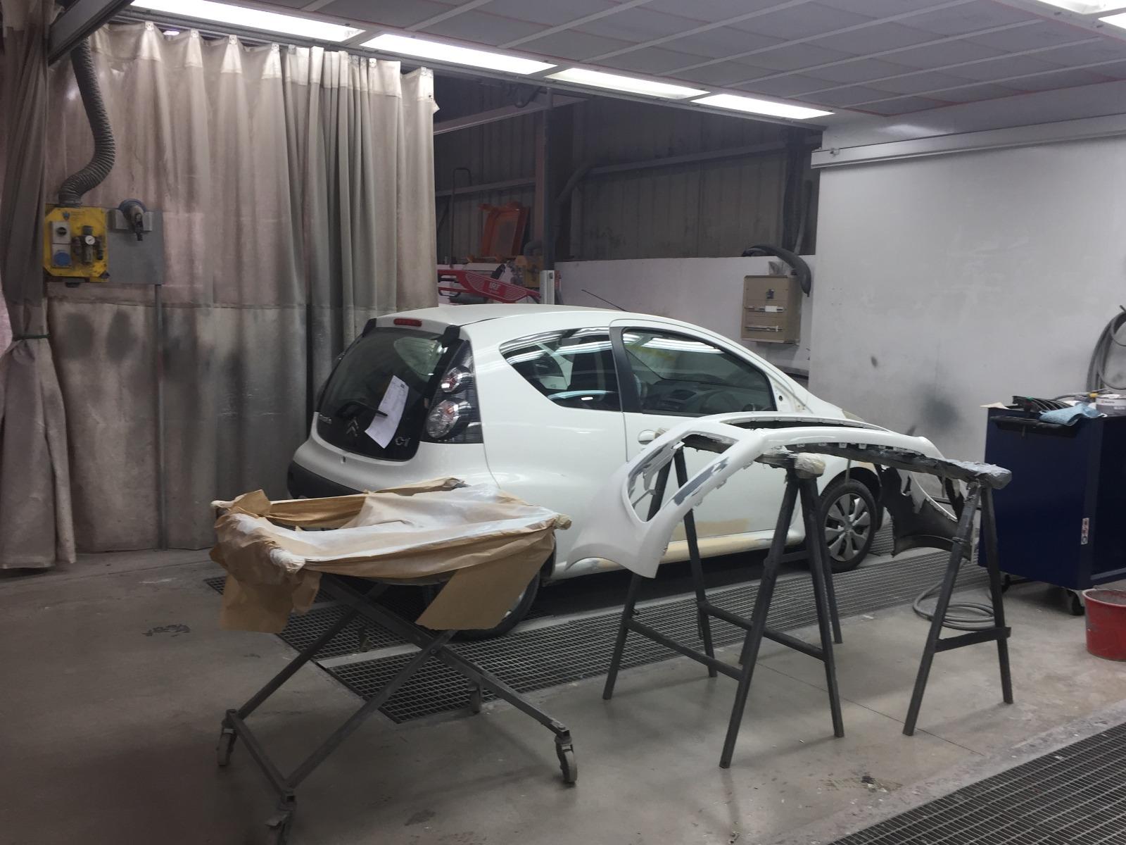 Travaux de réparation automobile