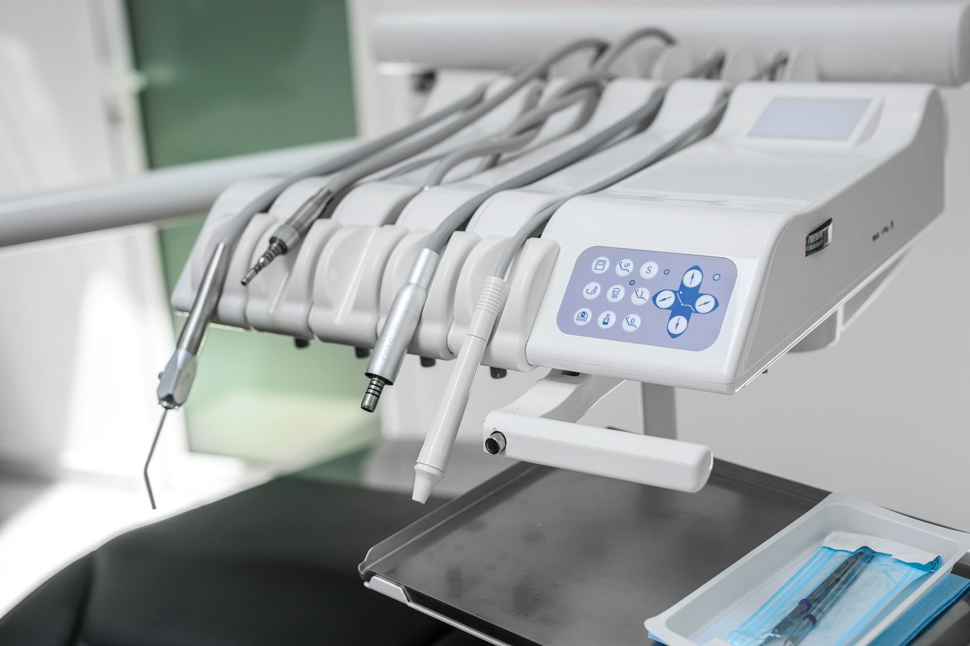 Plateau d'instruments de dentiste