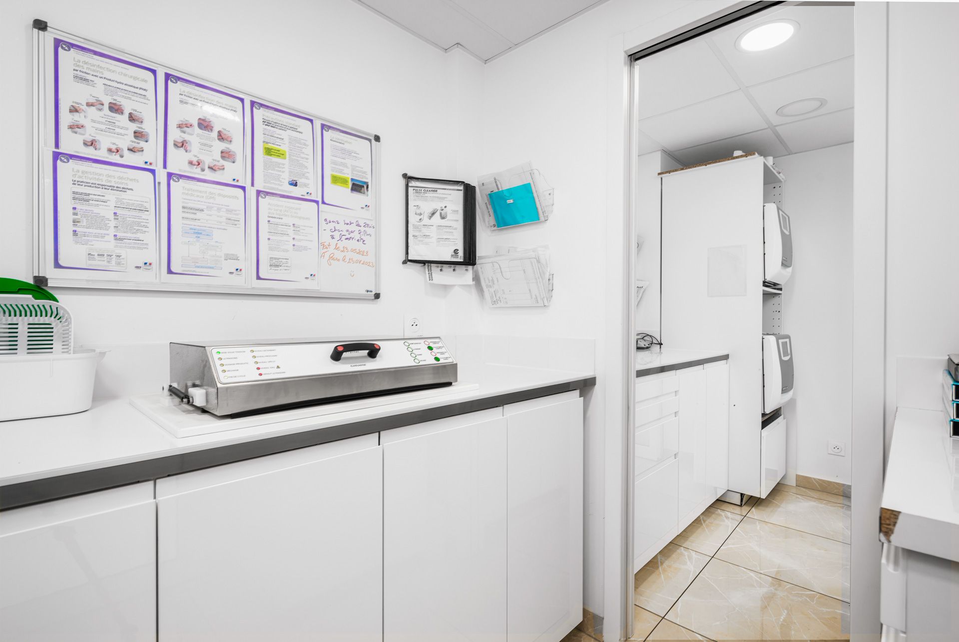 Pharmacie avec produits de dentiste