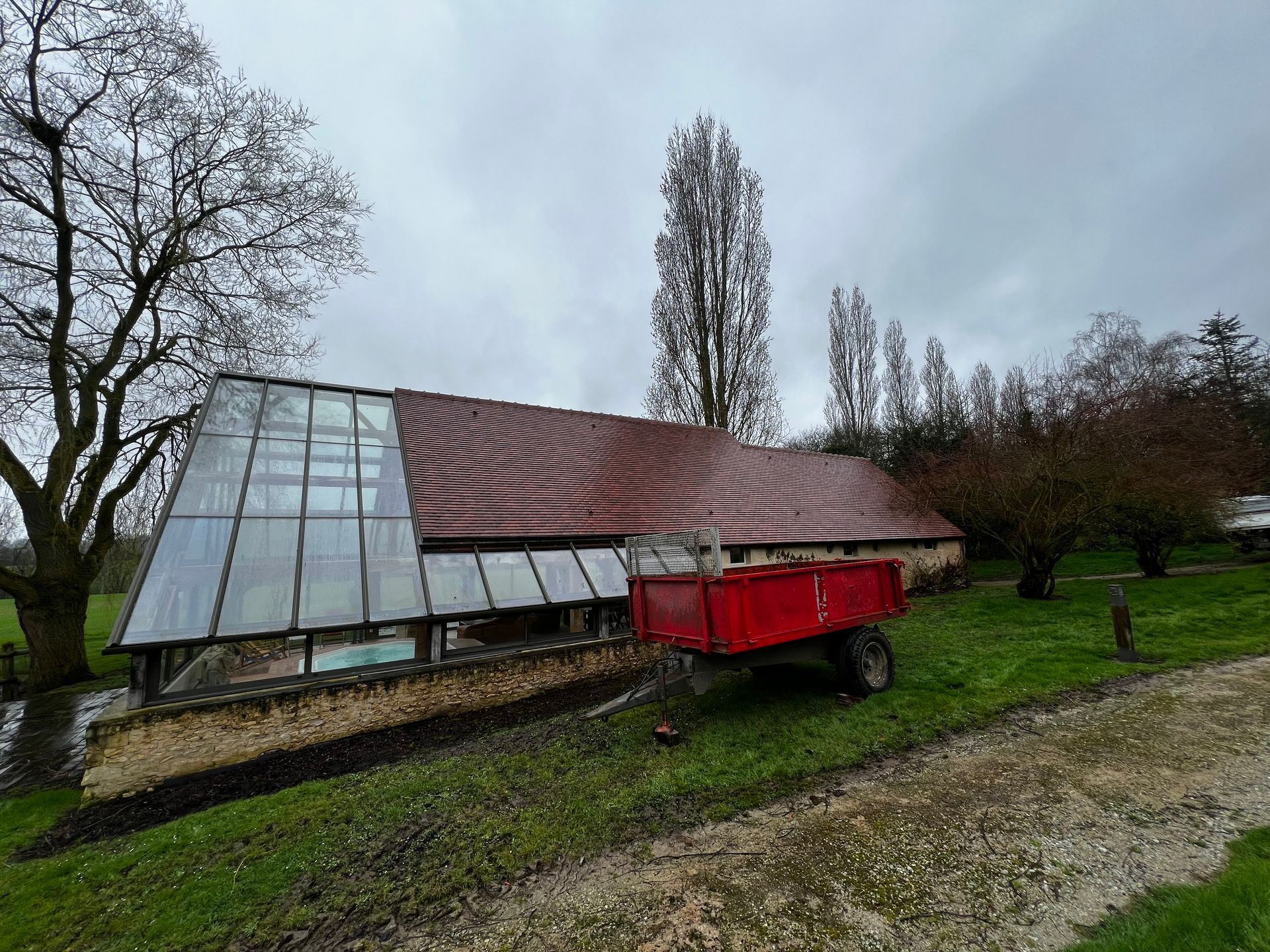 Pose d'une couverture avec une partie vitrée.