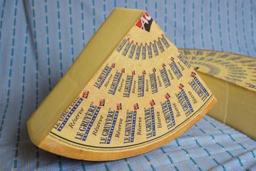 magasin-alimentation-de-vente-directe-laiterie-fromagerie-du-paquier-gruyere-fribourg