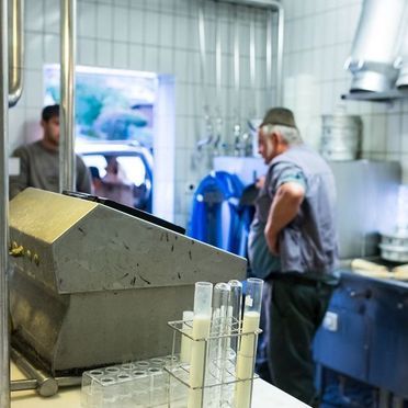 atelier-de-transformation-laiterie-fromagerie-du-paquier-gruyere-fribourg