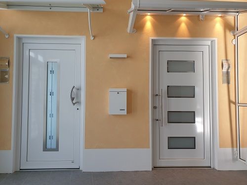 Eingangstür weiss