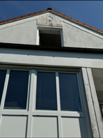 Saubere weiße Hausfassade