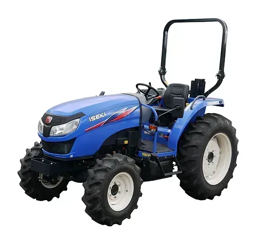 Tracteur bleu à roues blanches, stationné sur une surface plane. Doté d'un arceau de sécurité noir.