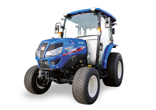 Tracteur bleu et blanc avec cabine, stationné sur fond blanc.