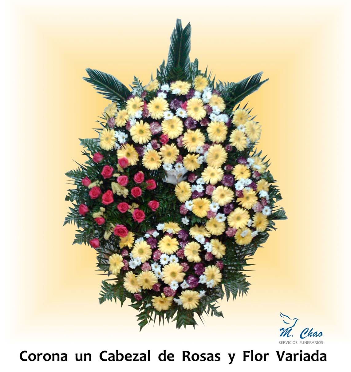 Una corona de flores con las palabras corona un cabezal de rosas y flor variada debajo.