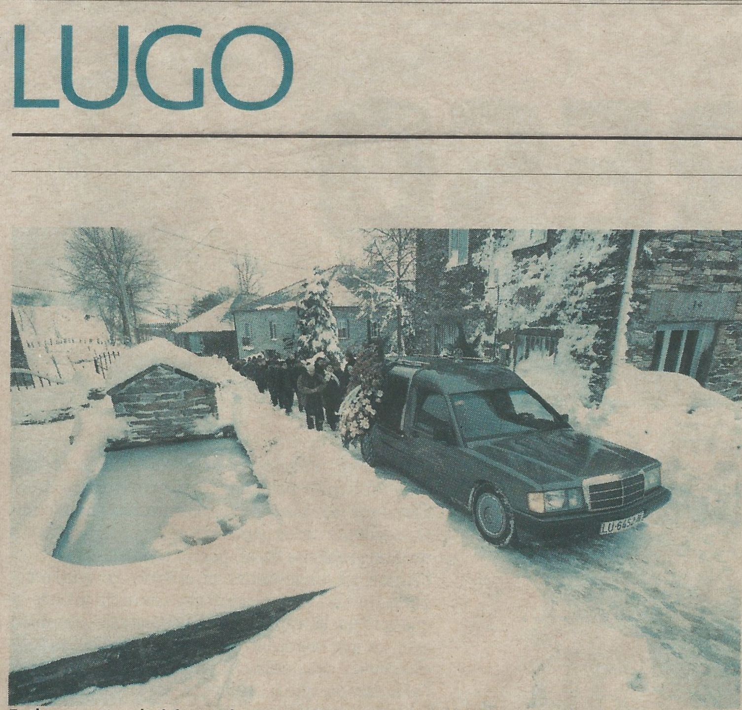 Una foto de un coche en la nieve se titula Lugo.