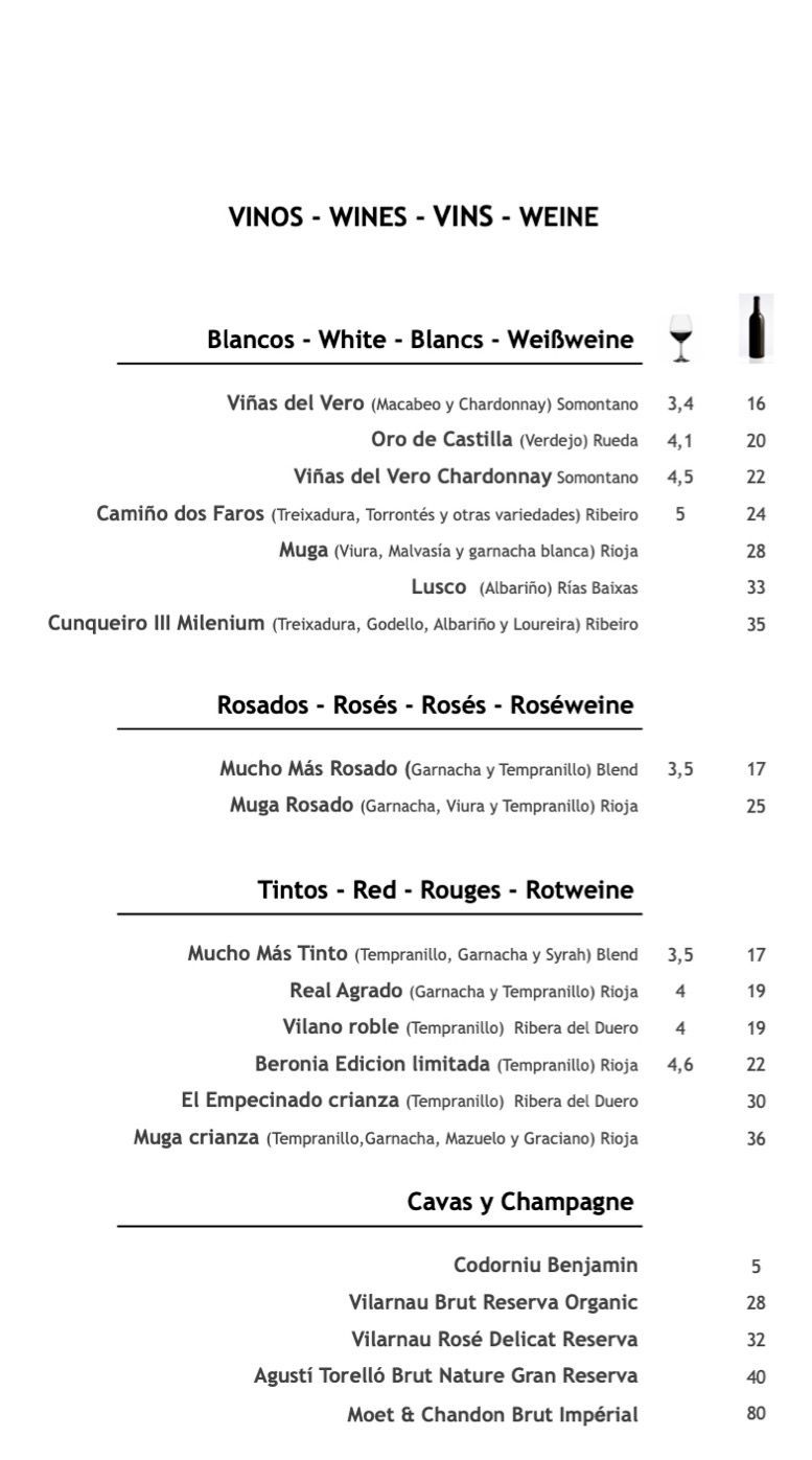Un menú de un restaurante con una botella de vino en él.