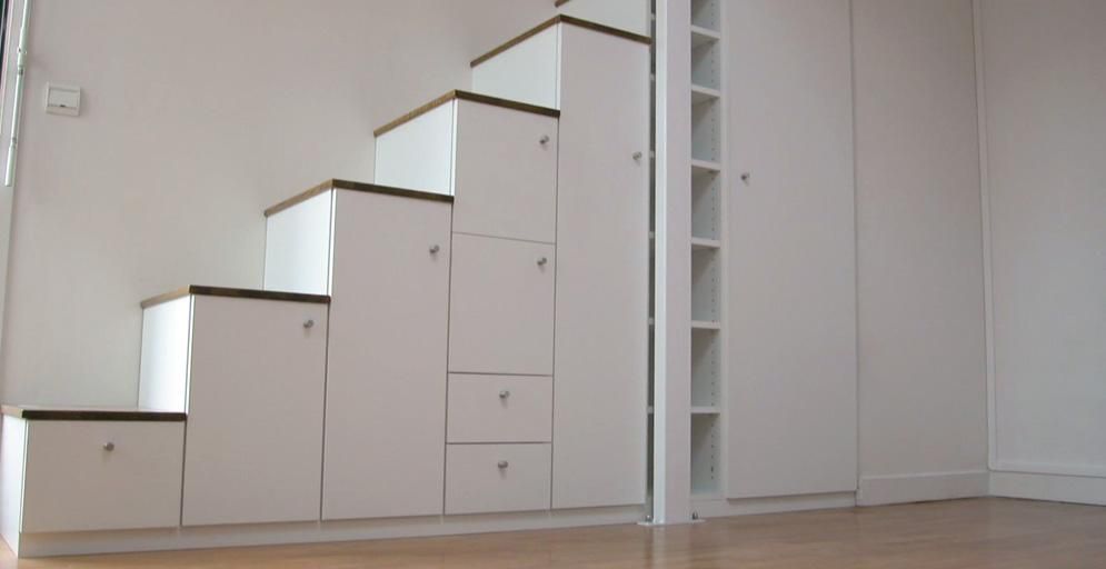 Grand placard sous l'escalier