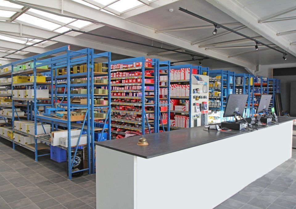 Magazijn met auto-onderdelen