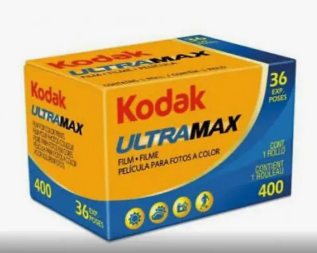 Una caja de película Kodak Ultramax con 36 exposiciones