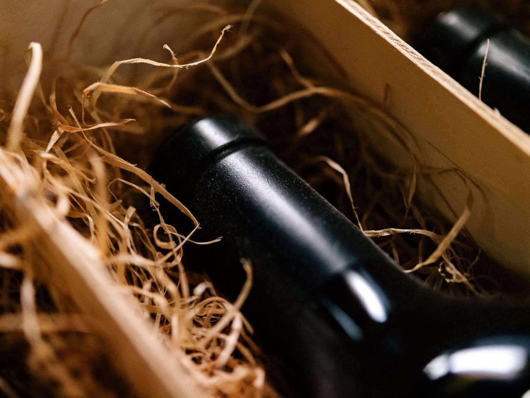 Holzkiste | Traité & Co Weine & Spirituosen | Rotwein, Whiskey, Vodka | Winterthur Altstadt