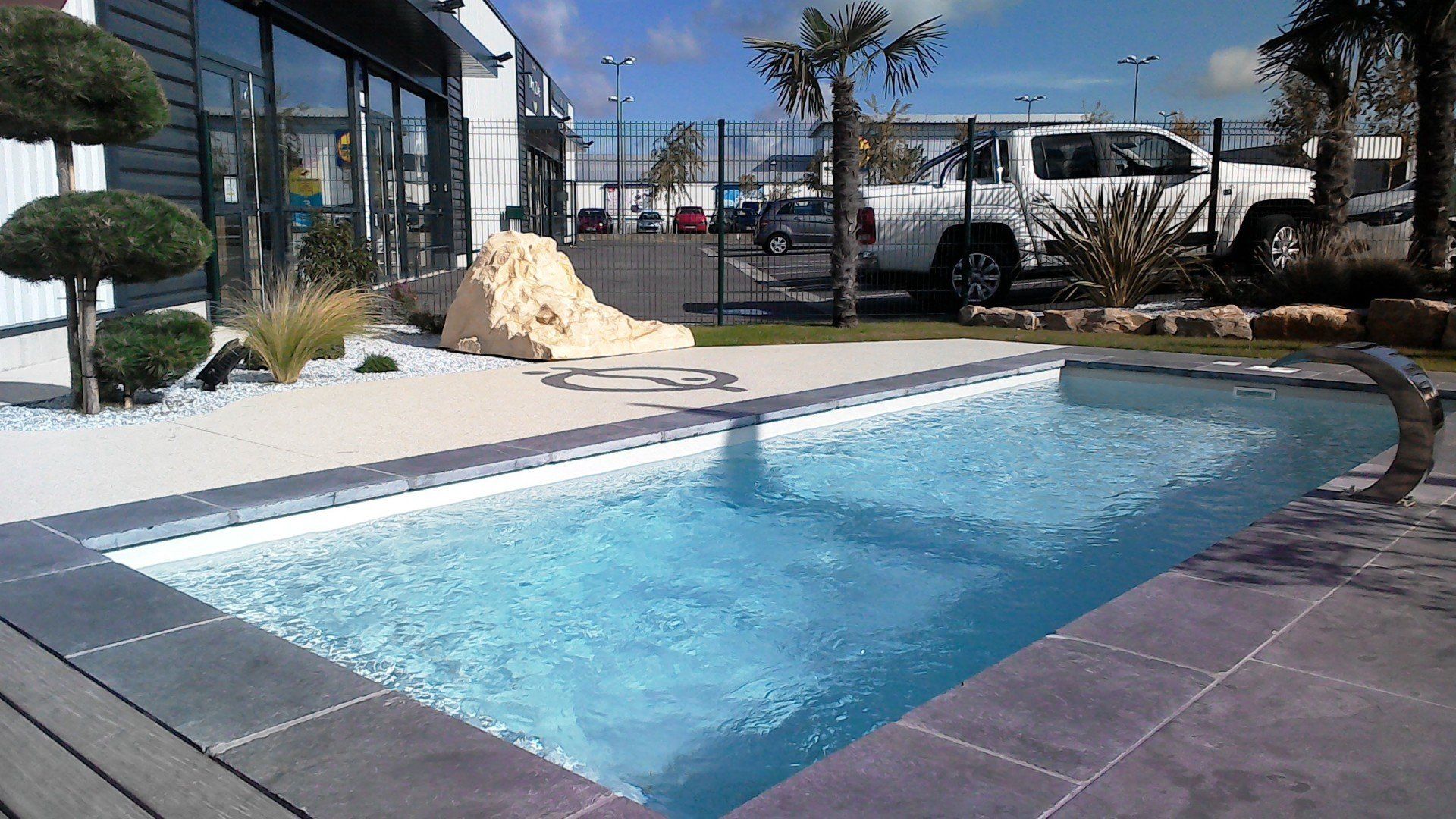 Pose de piscines enterrées à La Rochelle Piscine à coque