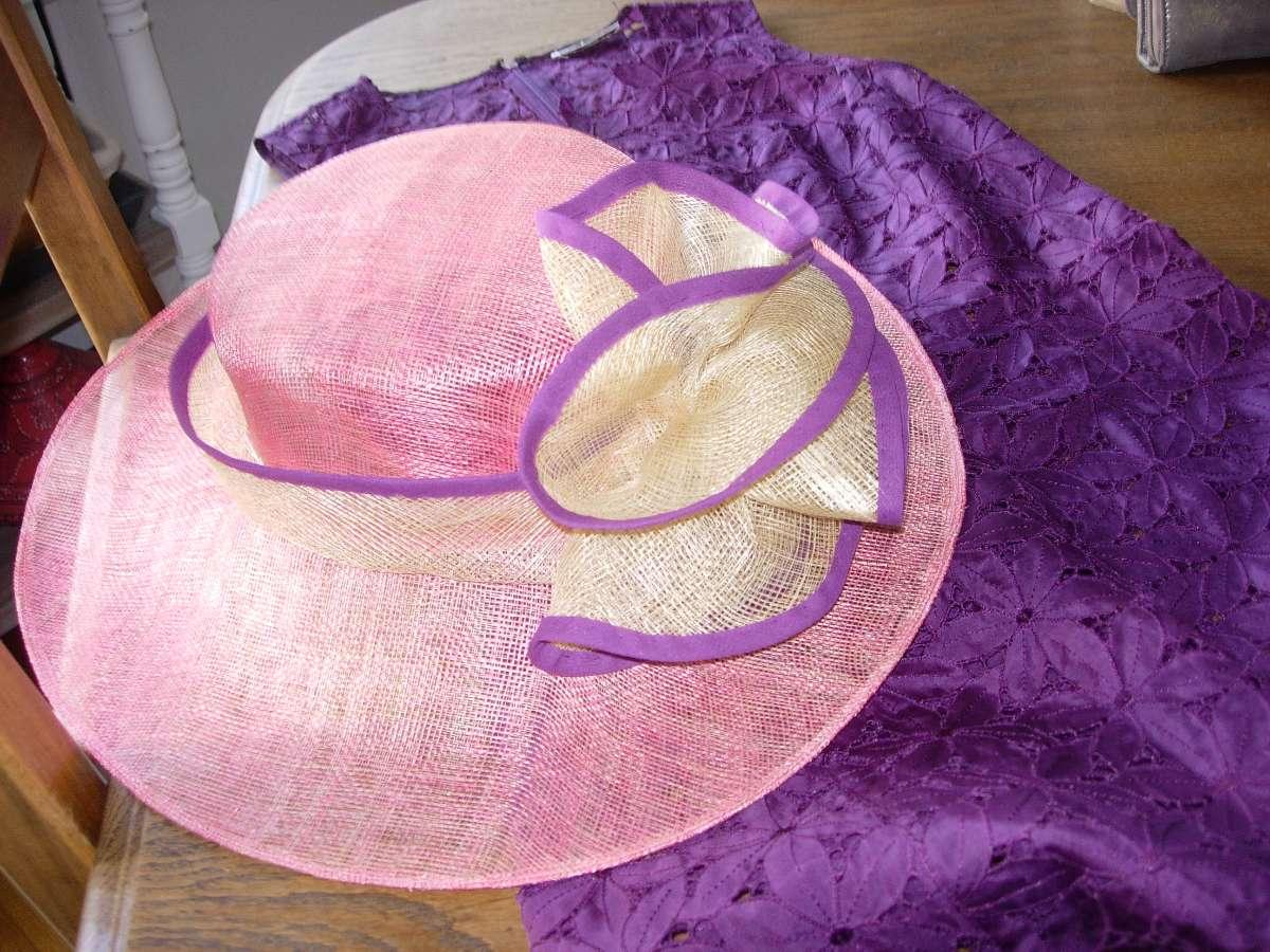 Chapeau et robe assortis