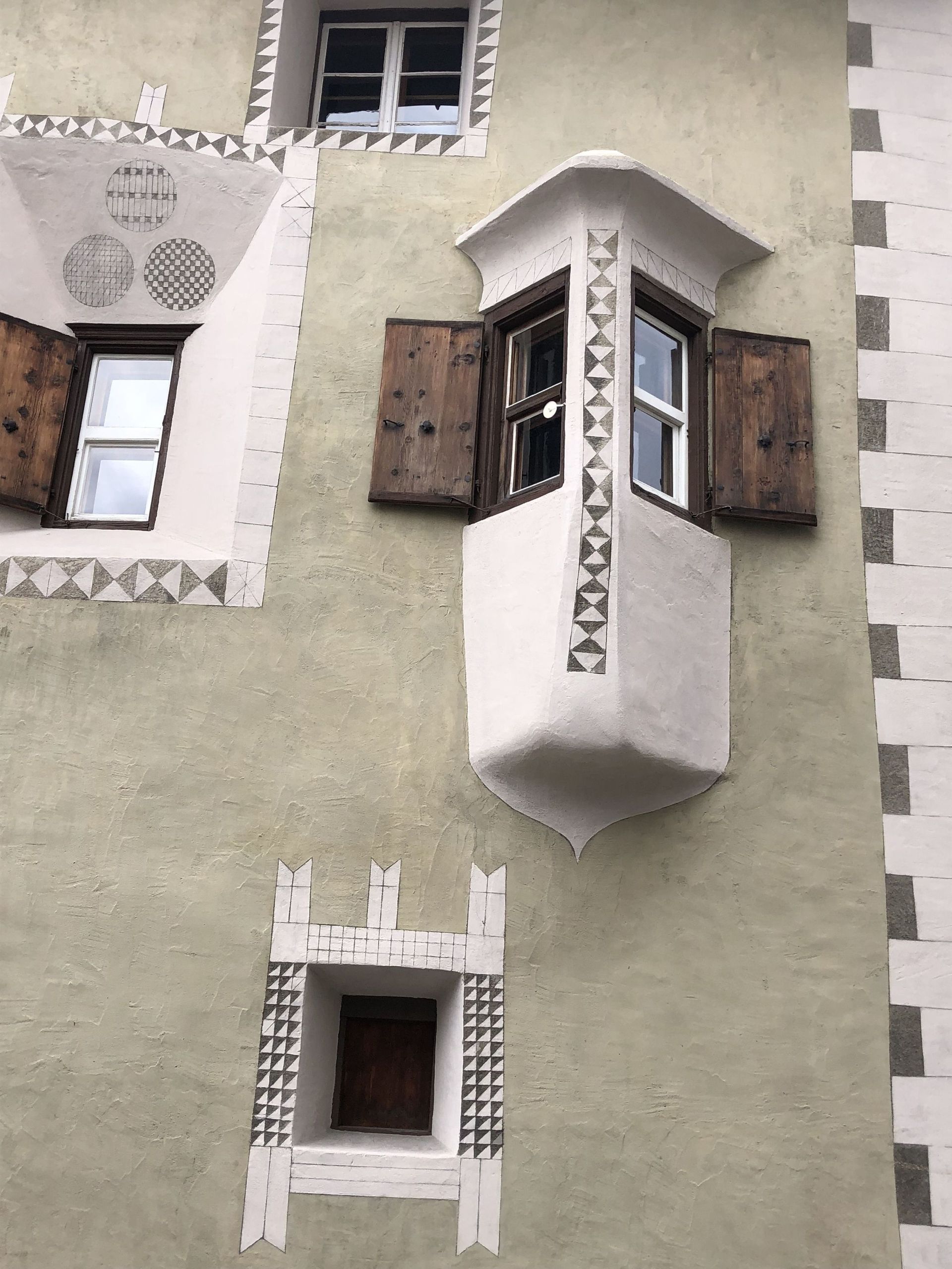 Fassadendekoration - Donatsch Malergeschäft