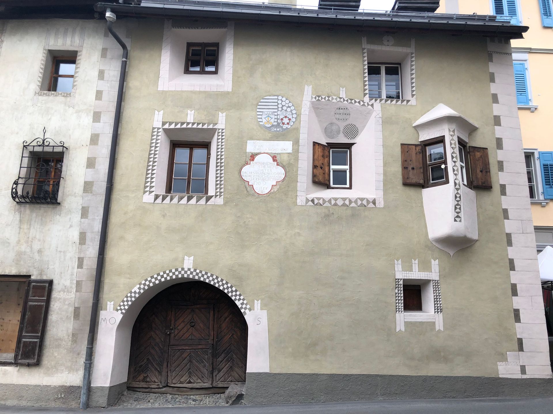 Fassadendekoration_Donatsch Malergeschäft