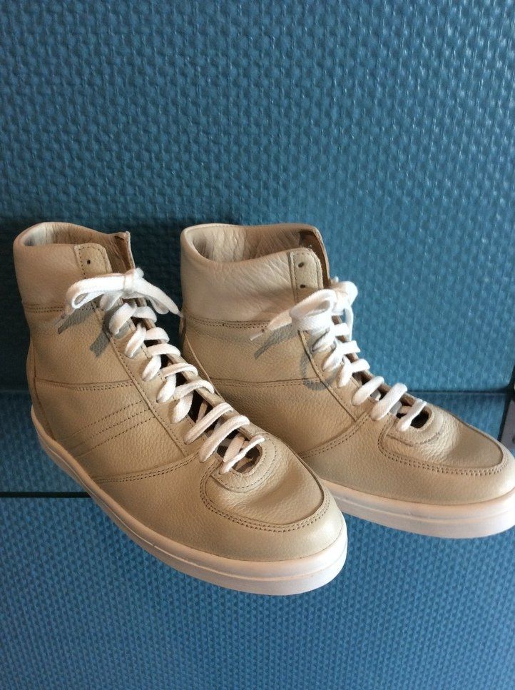 Chaussure en cuir beige