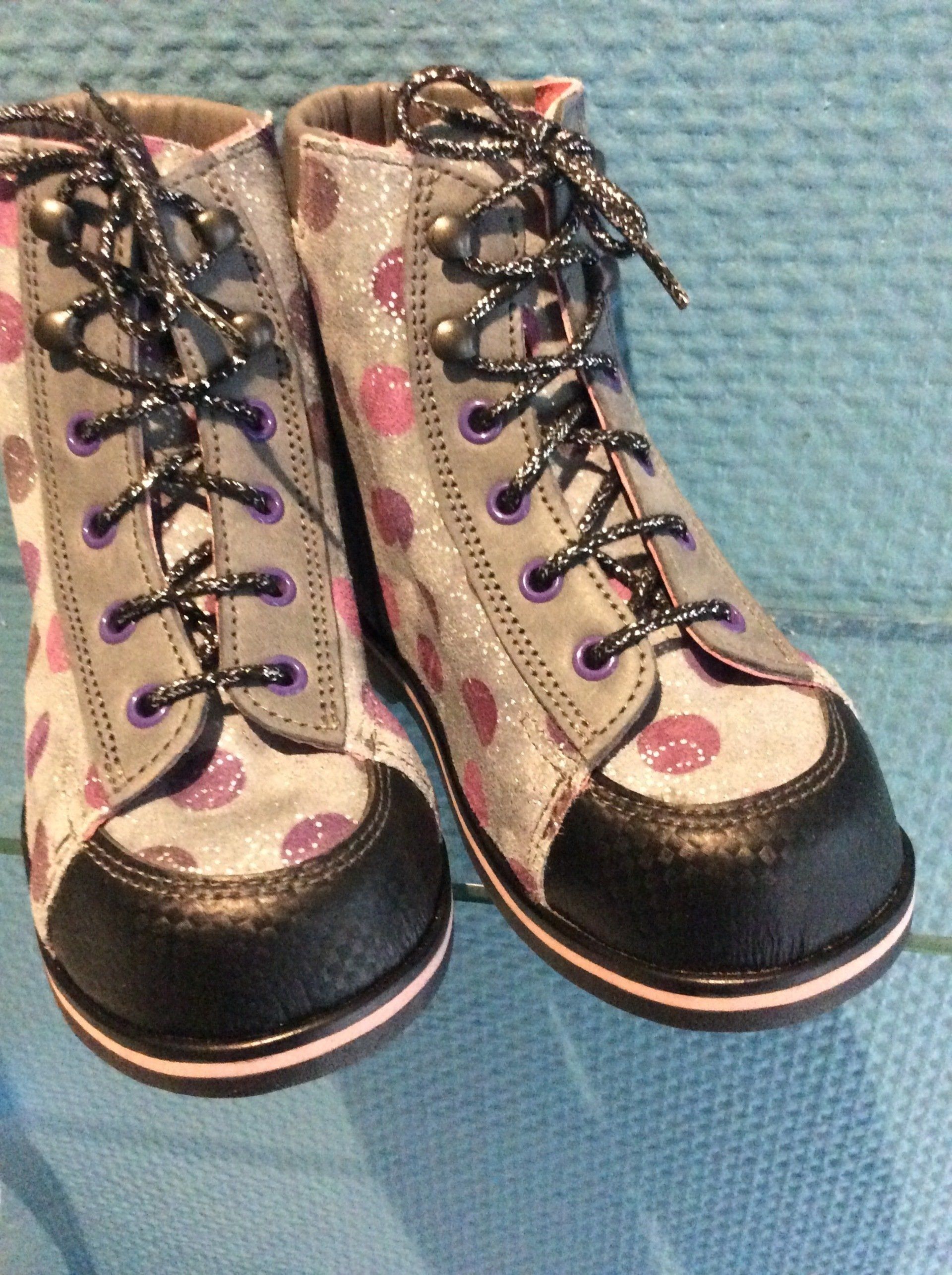 Chaussures à pois violets