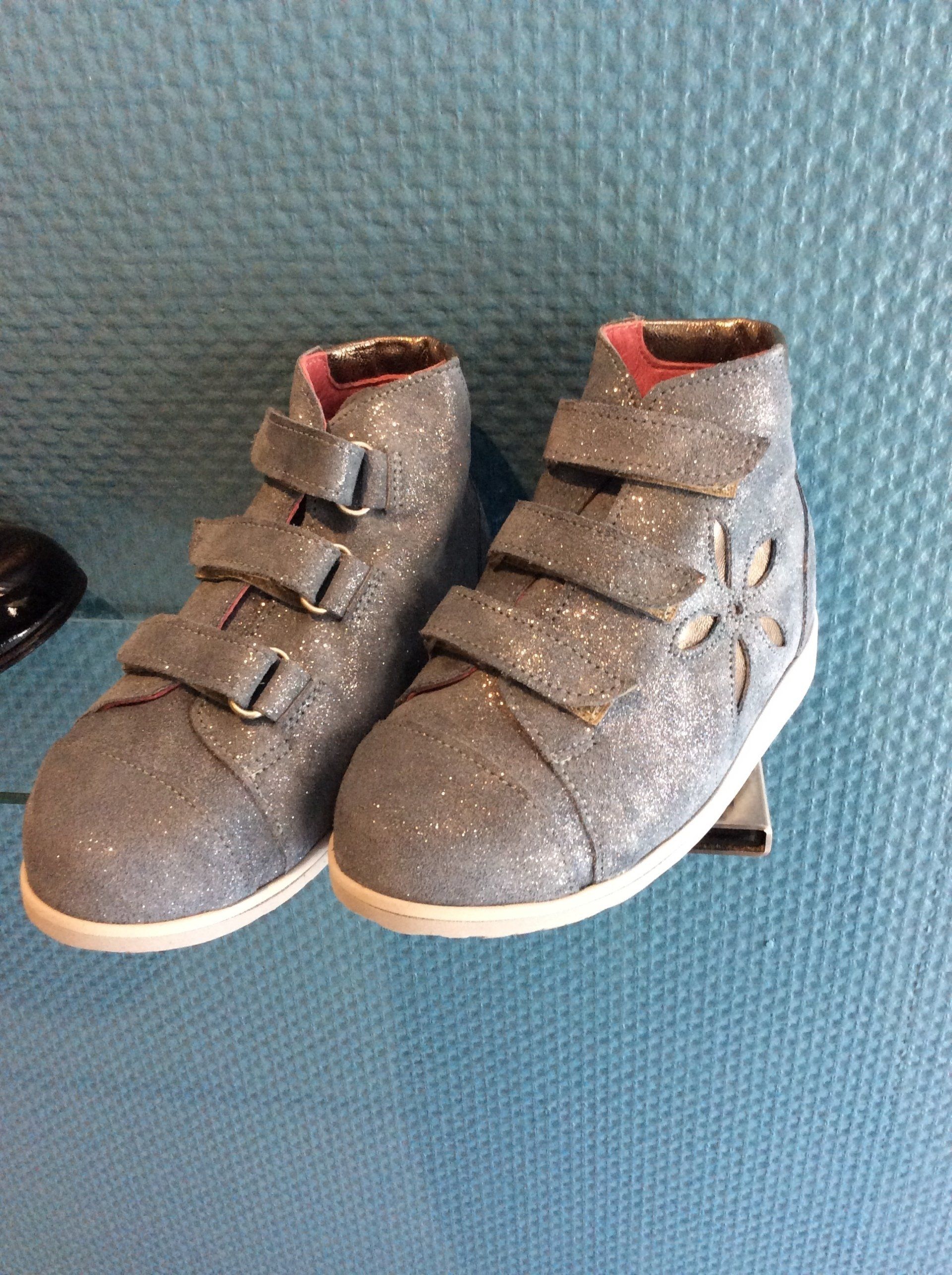 Chaussures grises enfant