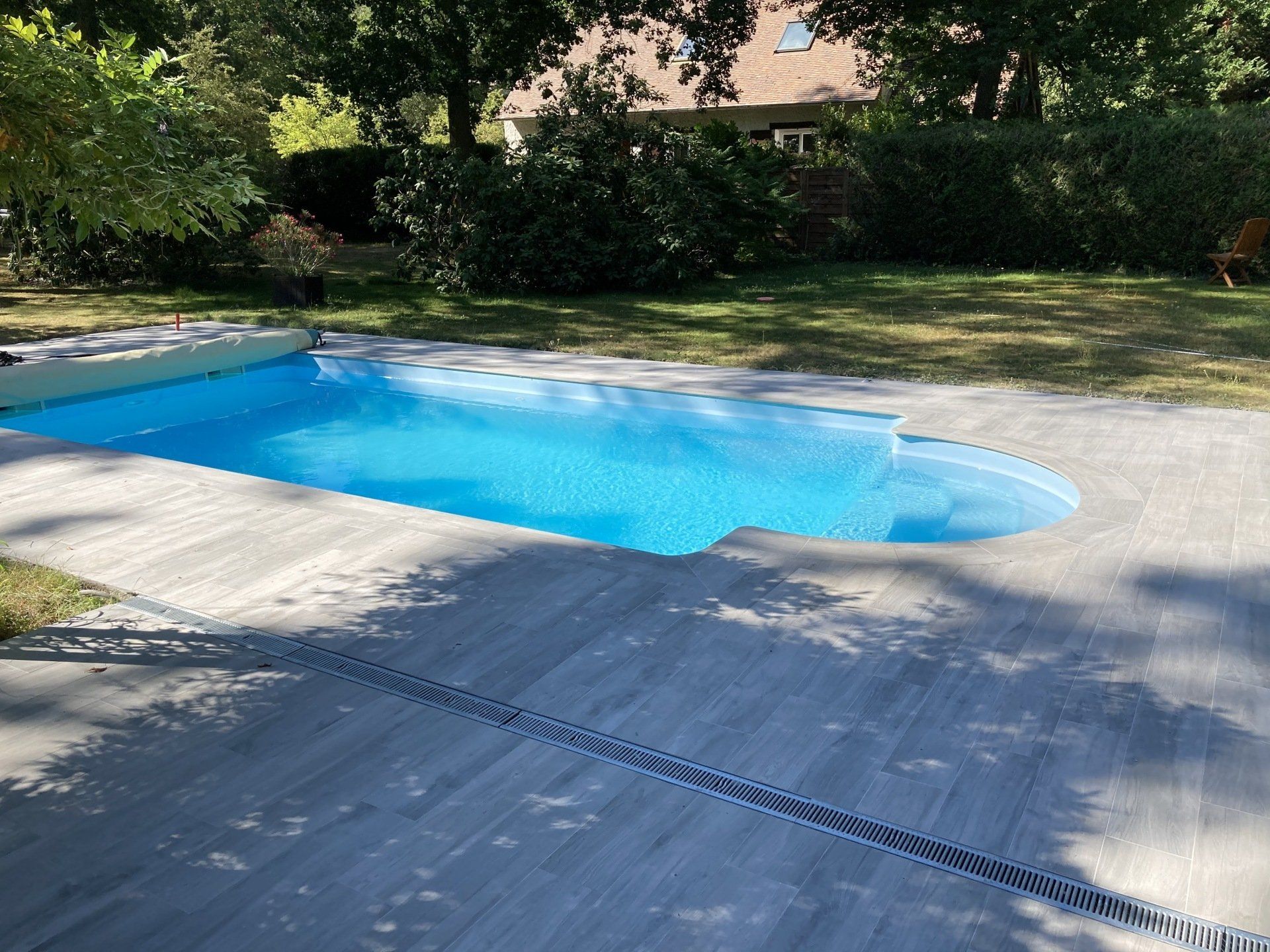 Réfection terrasse piscine avec margelle