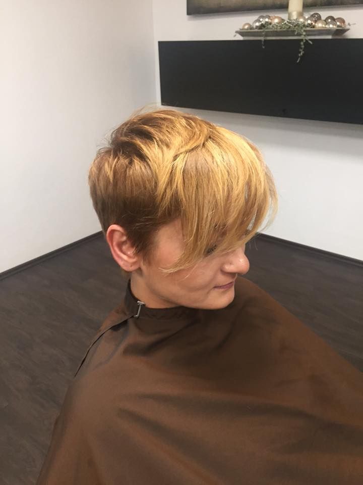 Kurzhaarfrisur mit langen Haaren