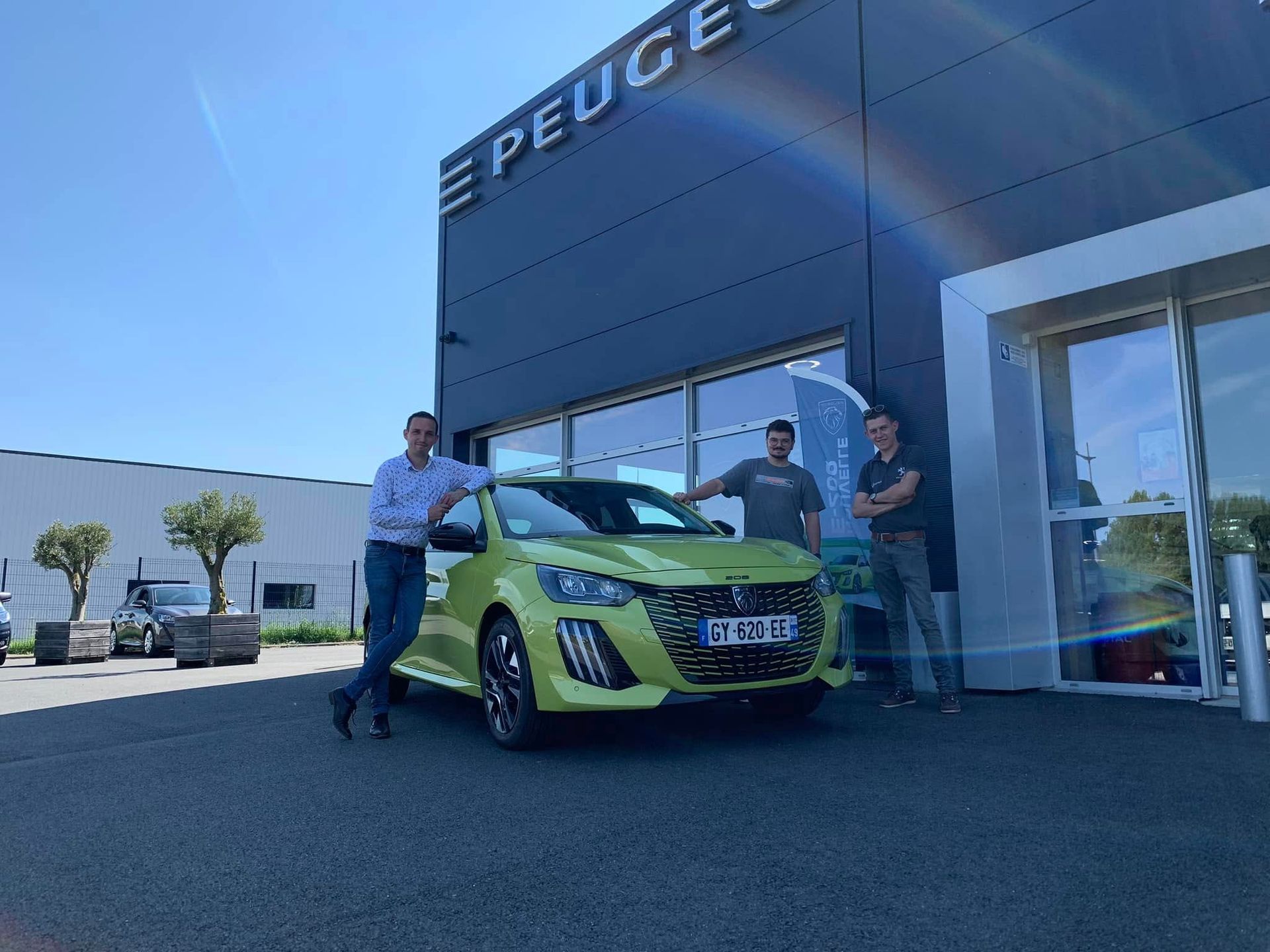 Prise de vue avec la Peugeot 208 Electric.