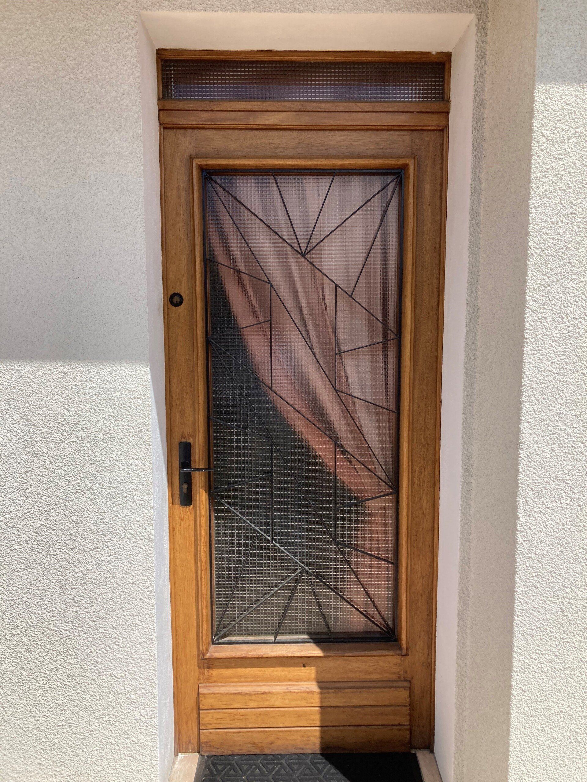 Porte d'entrée vitrée en bois