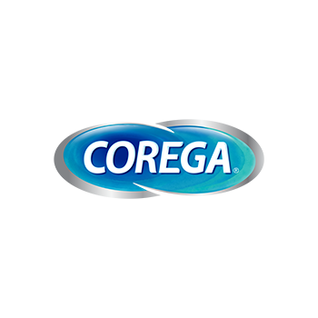El logotipo de Corega es azul y plateado sobre un fondo blanco.