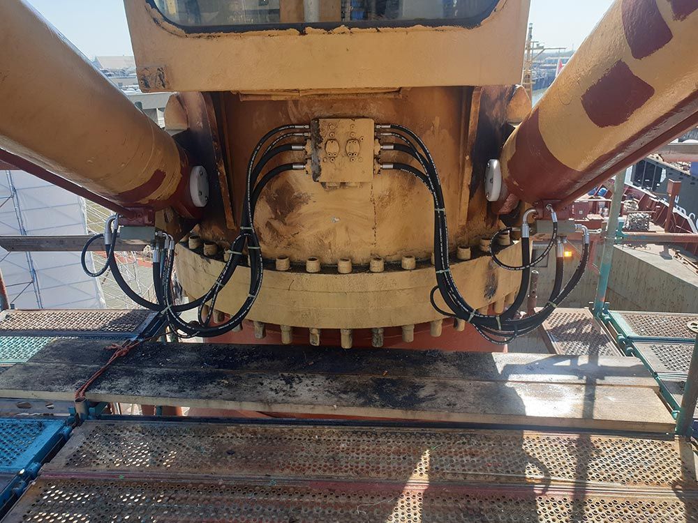 Eine Nahaufnahme einer Maschine mit einem daran befestigten Schlauch