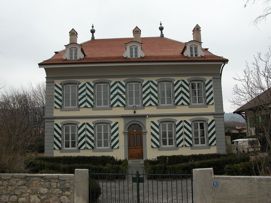 Cure de Genolier, dont des volets à chevrons