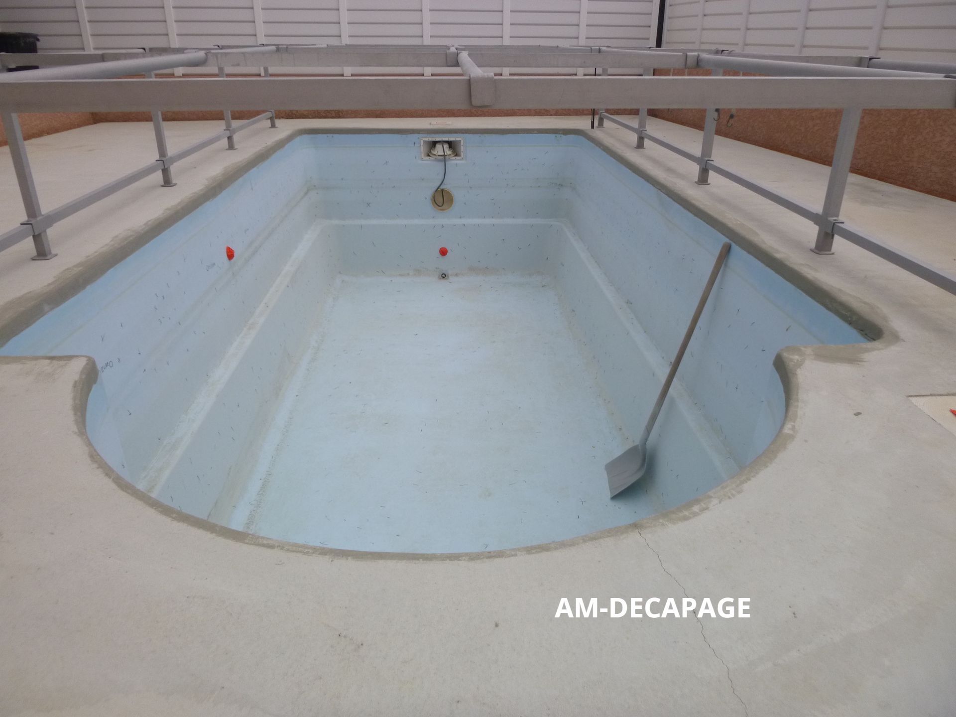 Piscine avec arrondi au niveau des marches avant sablage